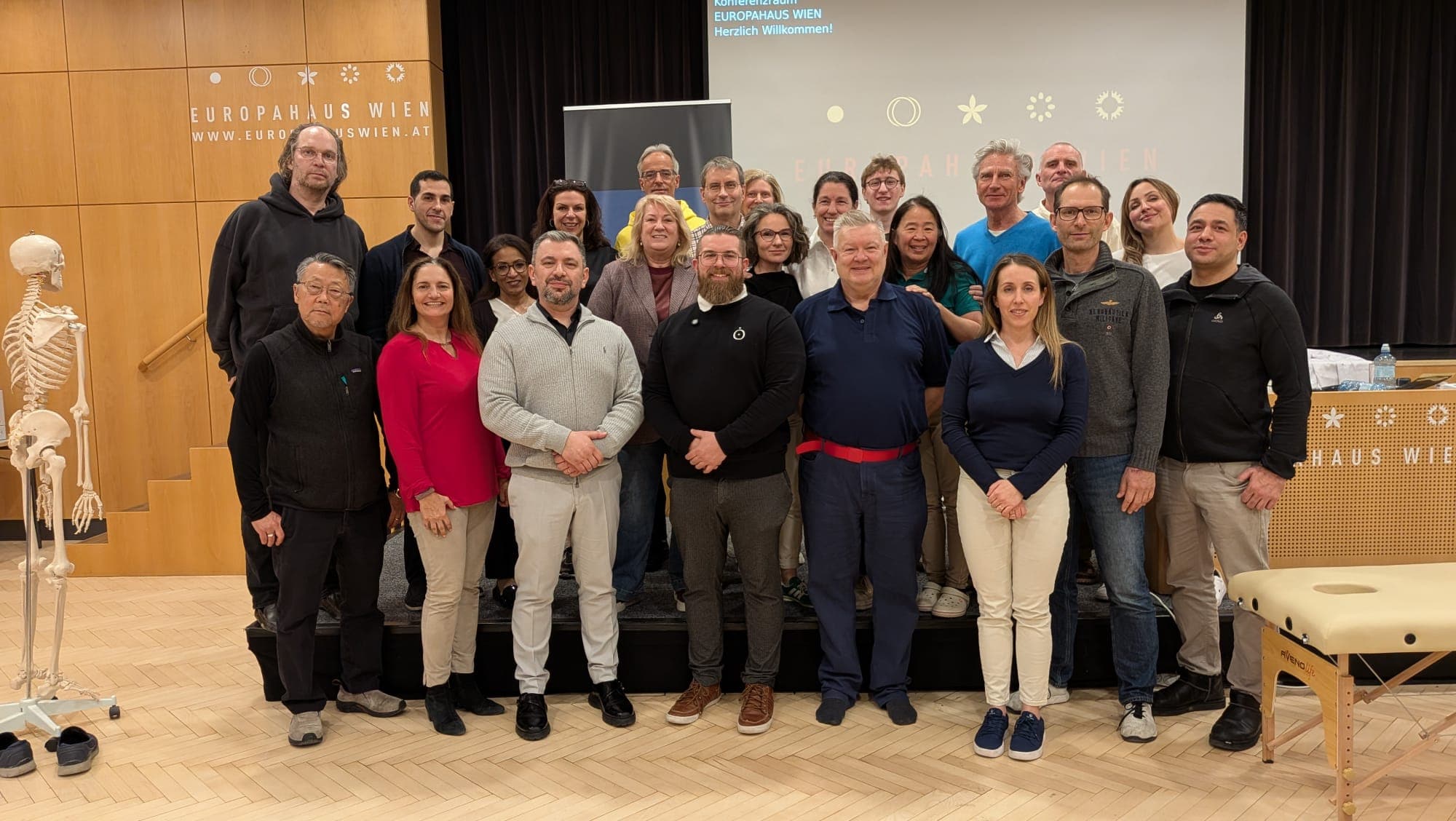 Teilnehmende und Referenten des ersten NeuroSPINE-Seminars im Europahaus Wien, Februar 2026